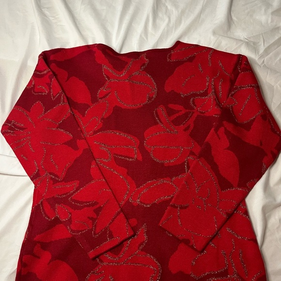 Adrienne Vittadini Red Floral Sweater and Wristlet - Picture 6 of 7